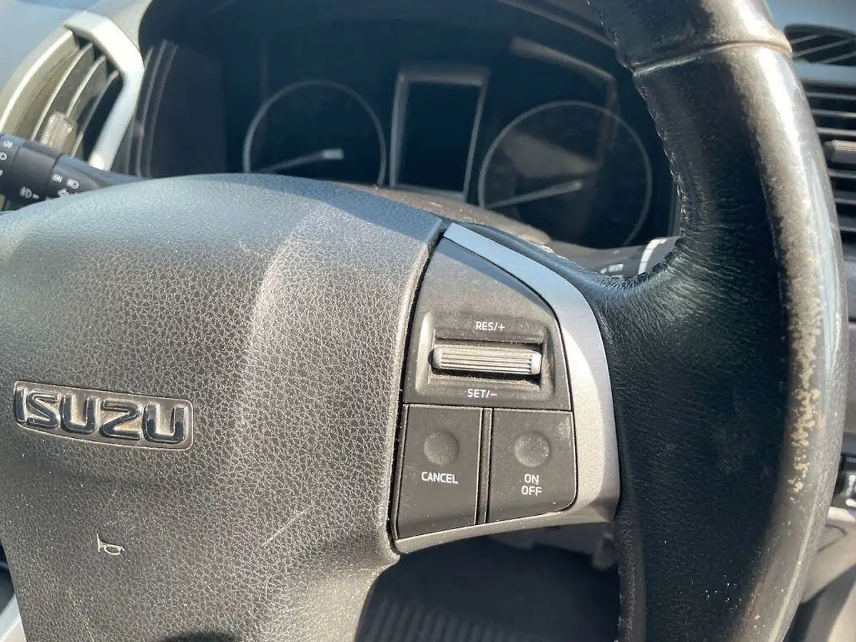 2013-isuzu-d-max-25td-yukon-big-19