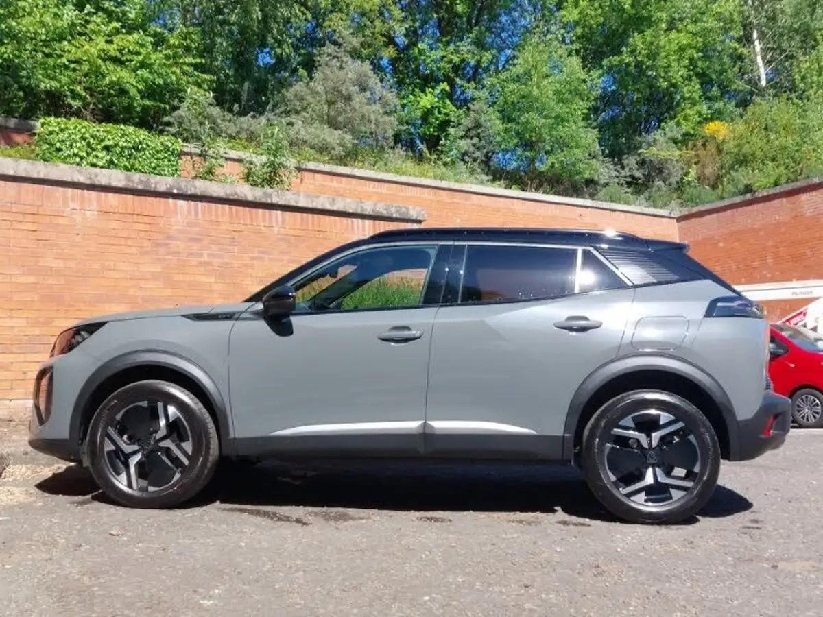2023-peugeot-2008-suv-big-3