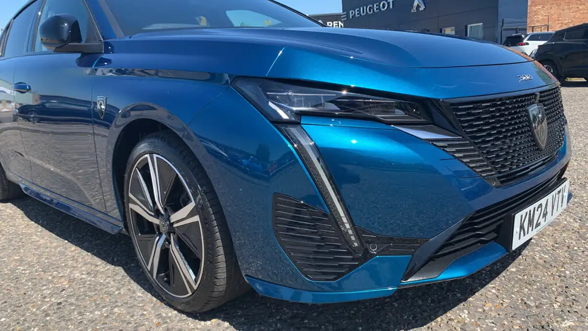 2024-peugeot-308-12-puretech-gt-130ps-ss-eat8-big-46