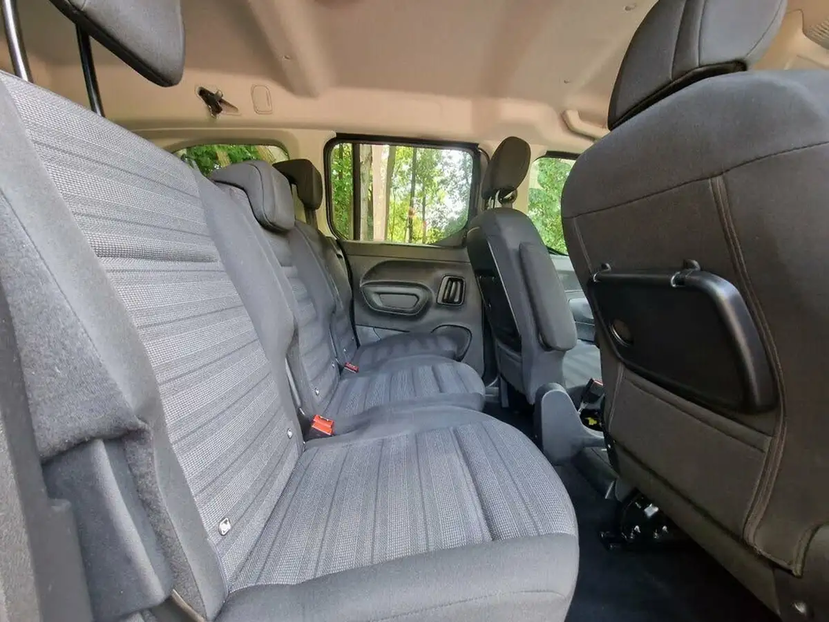2023-vauxhall-combo-life-e-design-xl-big-38
