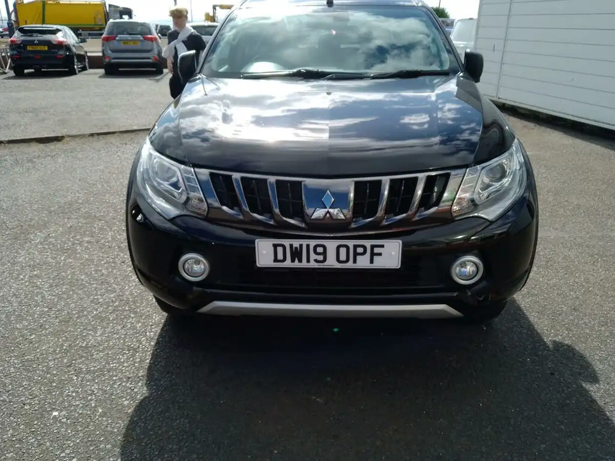 2019-mitsubishi-l200-24di-d-warrior-eu6b-auto-big-2