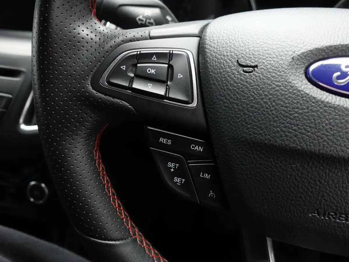 2018-ford-focus-10t-st-line-x-140ps-hatchback-big-20