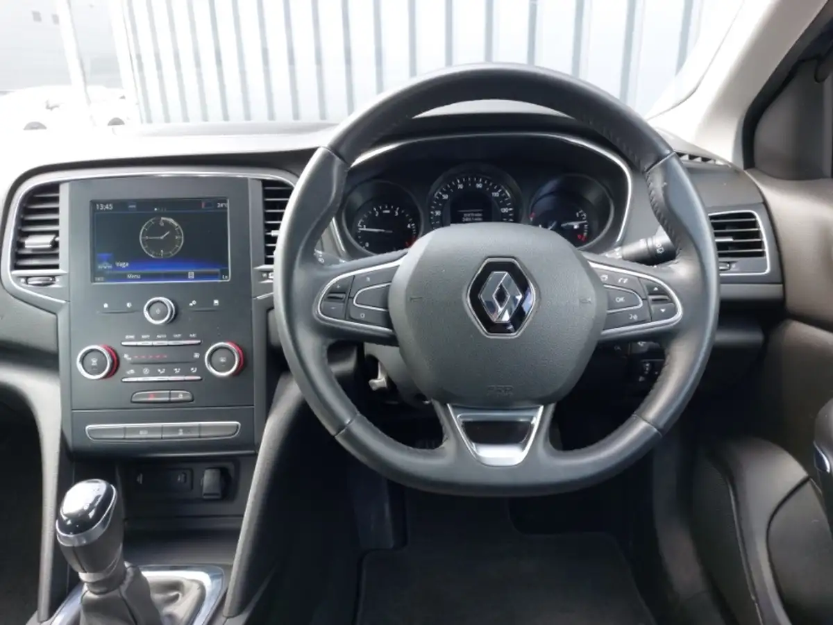 2019-renault-megane-15dci-play-hatchback-big-6