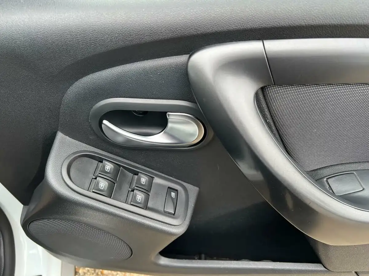 2018-dacia-duster-15dci-laureate-110bhp-ss-station-wagon-5d-big-25