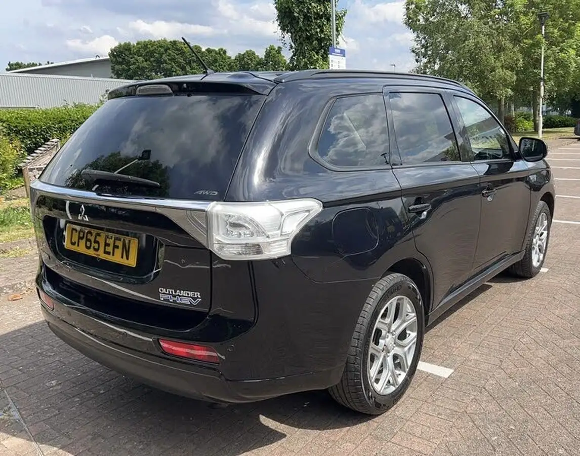 2015-mitsubishi-outlander-20-gx3h-phev-5st-big-5