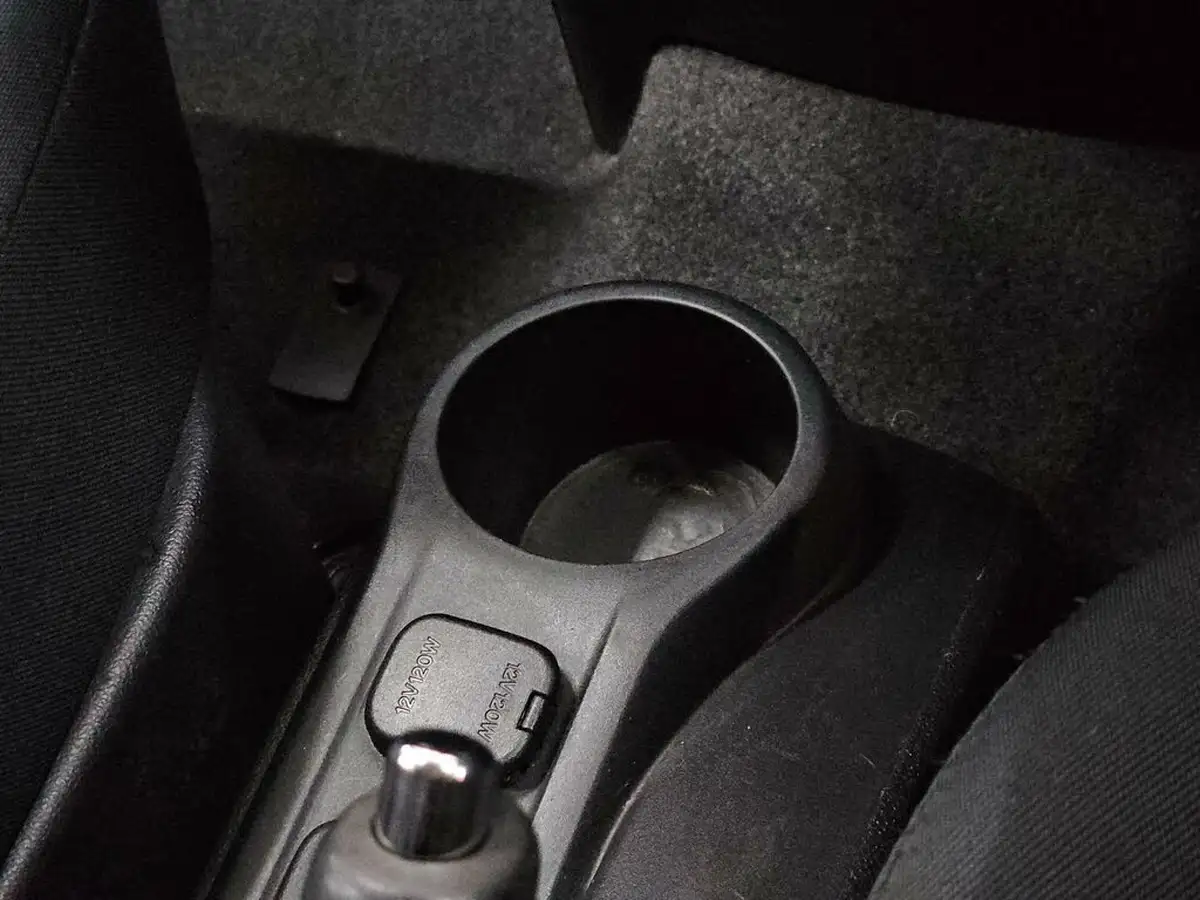 2013-mazda-mazda2-13-ts-air-con-big-61