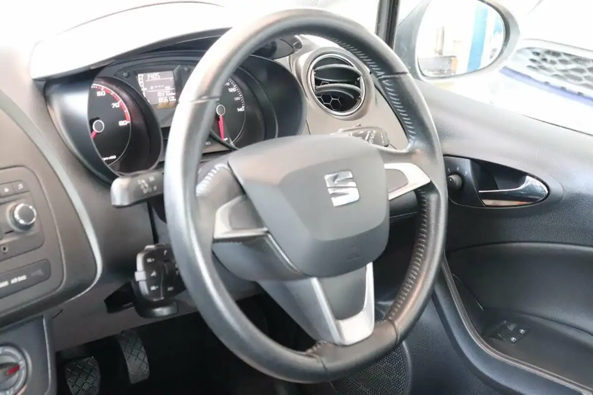 2015-seat-ibiza-12-i-tech-hatchback-5d-big-13