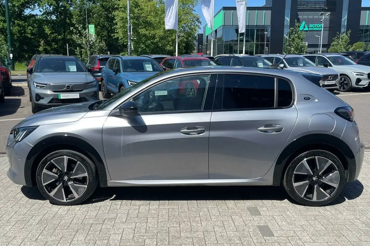 2021-peugeot-208-e-gt-50kwh-big-9