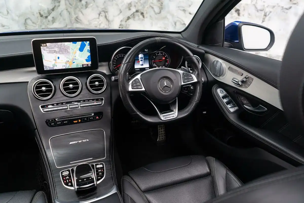 2018-mercedes-benz-glc-class-40-glc-amg-63-premiumss-coupe-4d-big-12