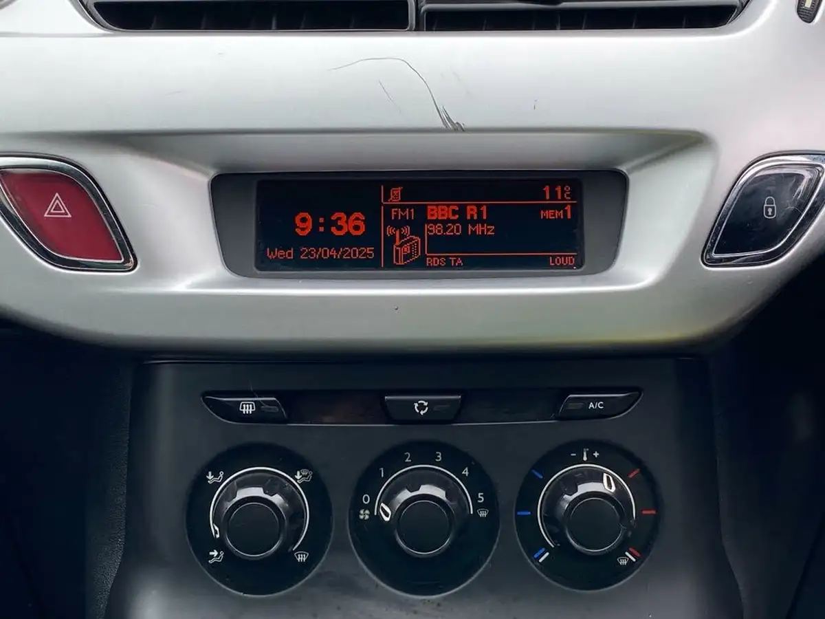 2010-citroen-c3-14td-vtr-big-31