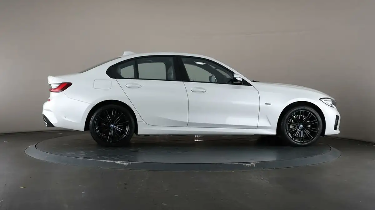 2022-bmw-3-series-20-330e-m-sport-pro-pack-saloon-4d-big-61