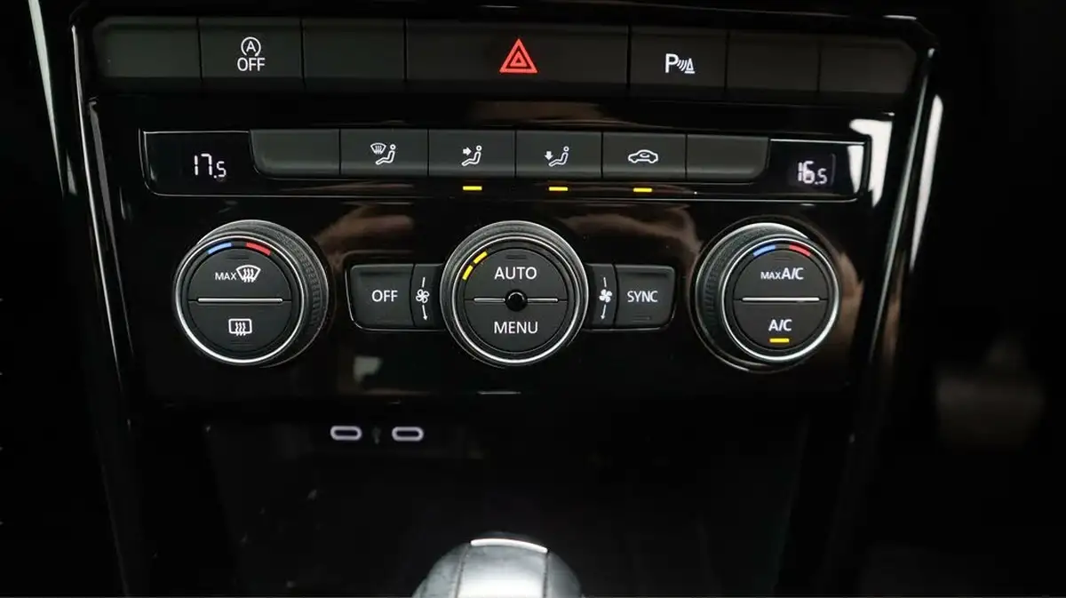 2021-volkswagen-t-roc-15-tsi-black-edition-dsg-big-12