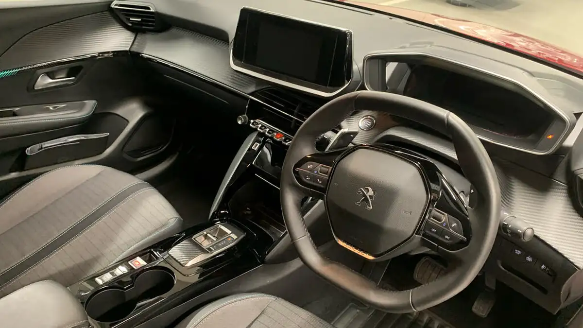 2022-peugeot-208-12-puretech-allure-premium-100bhp-eat8-big-10