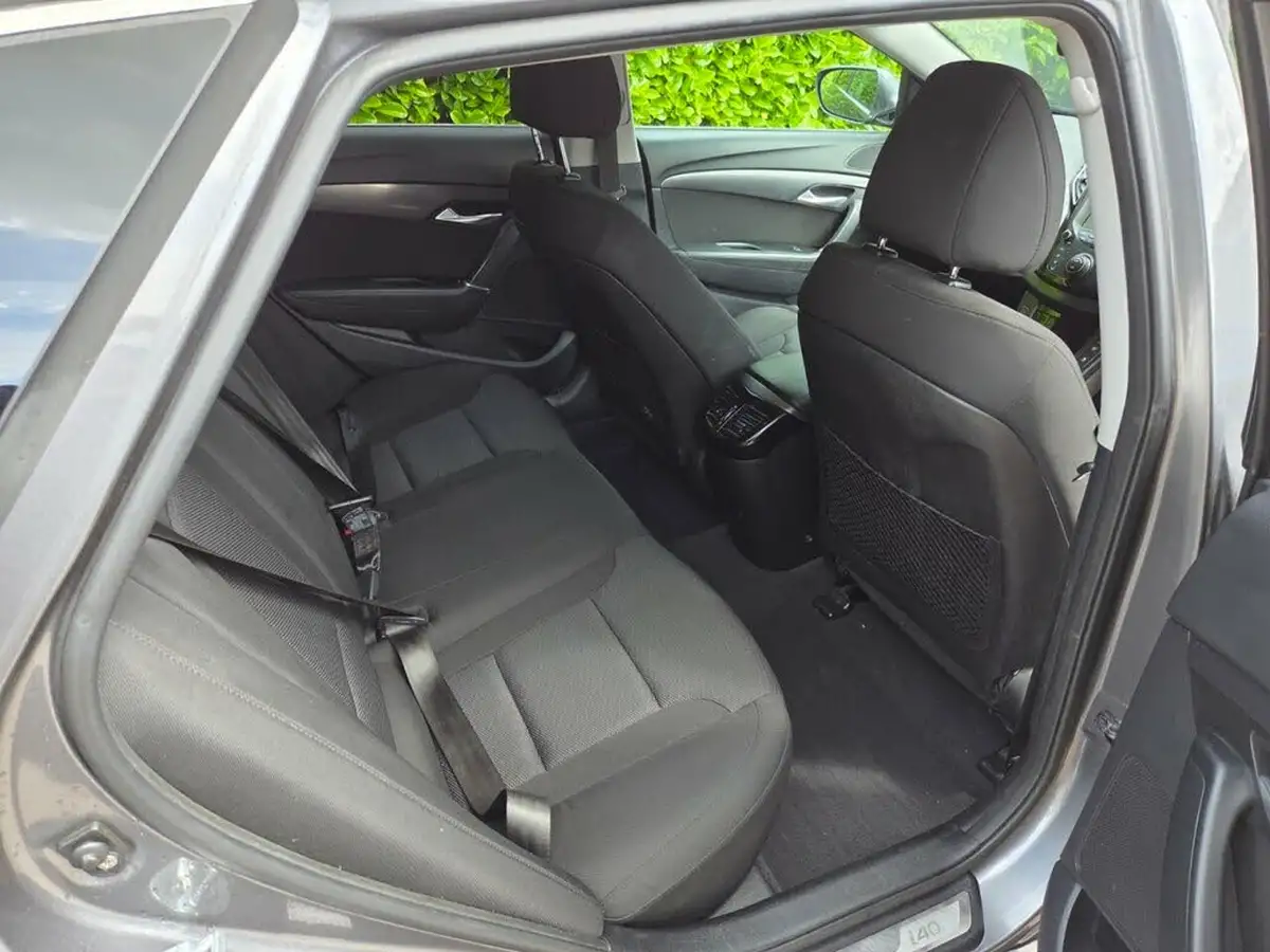2016-hyundai-i40-17crdi-se-nav-115ps-estate-5d-big-12