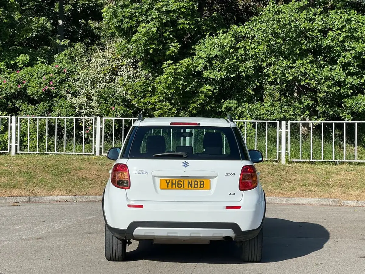 2011-suzuki-sx4-16-sz5-big-6