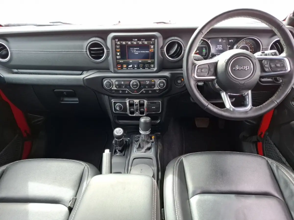 2025-jeep-wrangler-20-gme-sahara-big-2