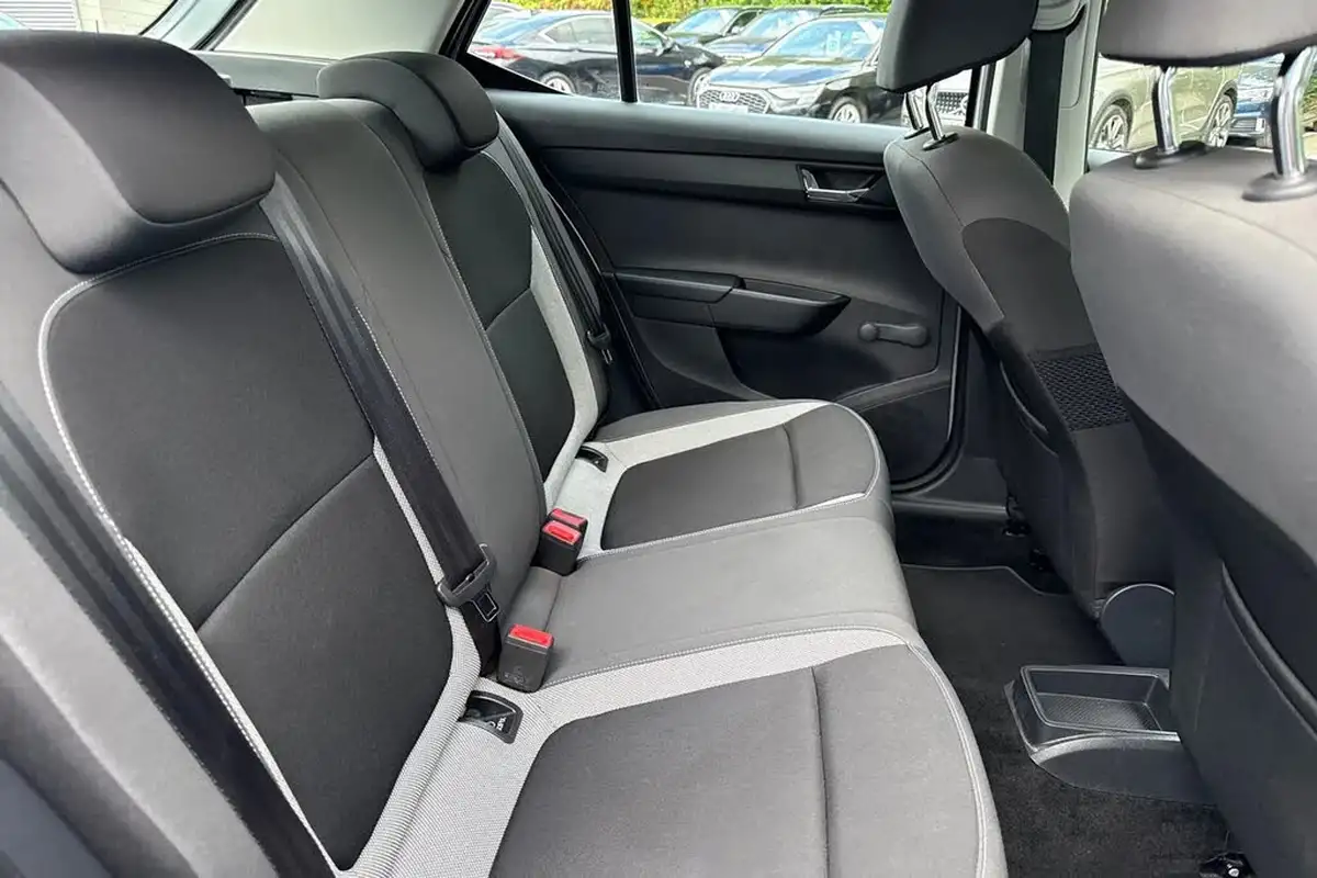2018-skoda-fabia-10-tsi-se-95ps-ss-hatchback-big-18