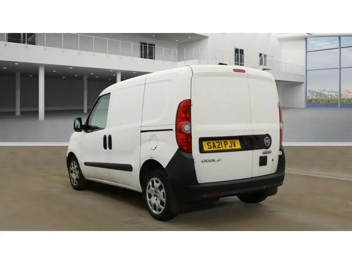 2021-fiat-doblo-cargo-16td-l1h1-sx-big-8
