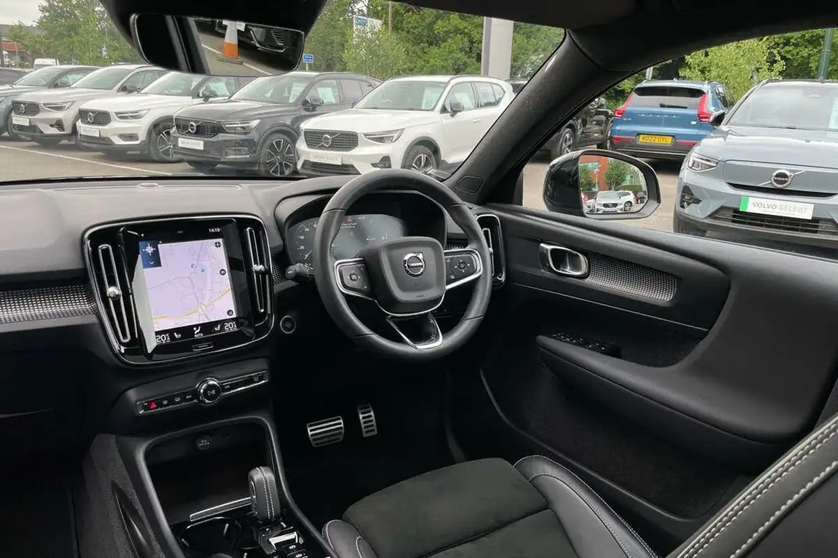 2022-volvo-xc40-15-t4-r-design-big-31