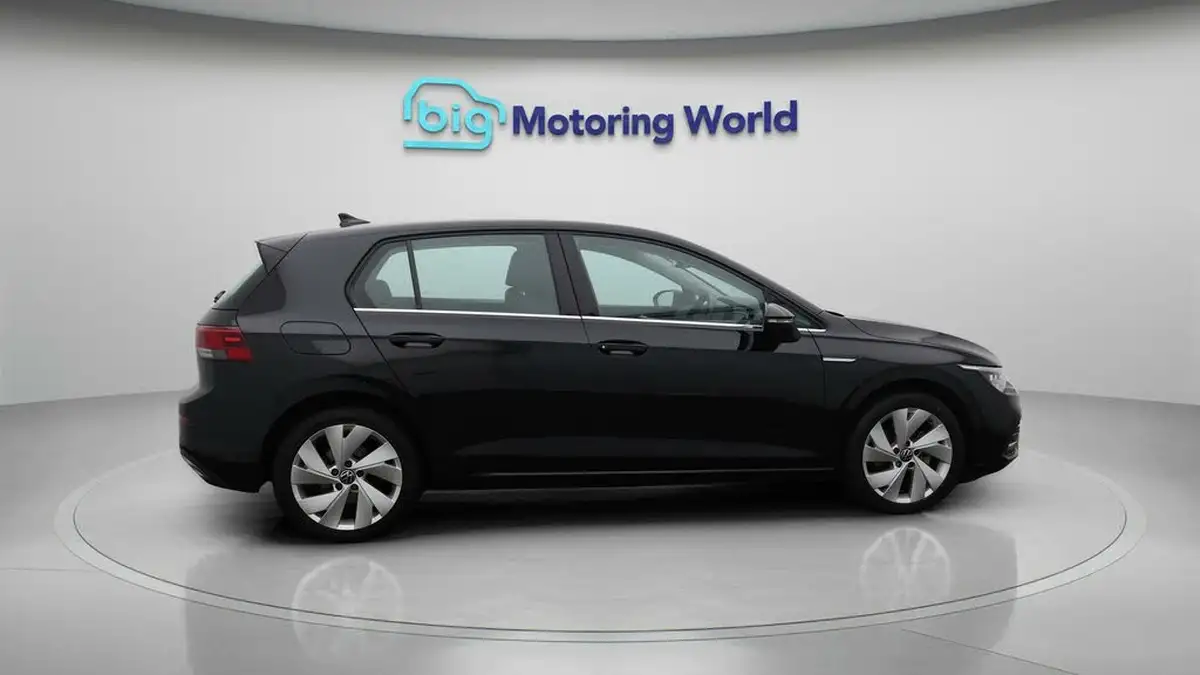 2021-volkswagen-golf-15-tsi-style-150ps-hatchback-big-8