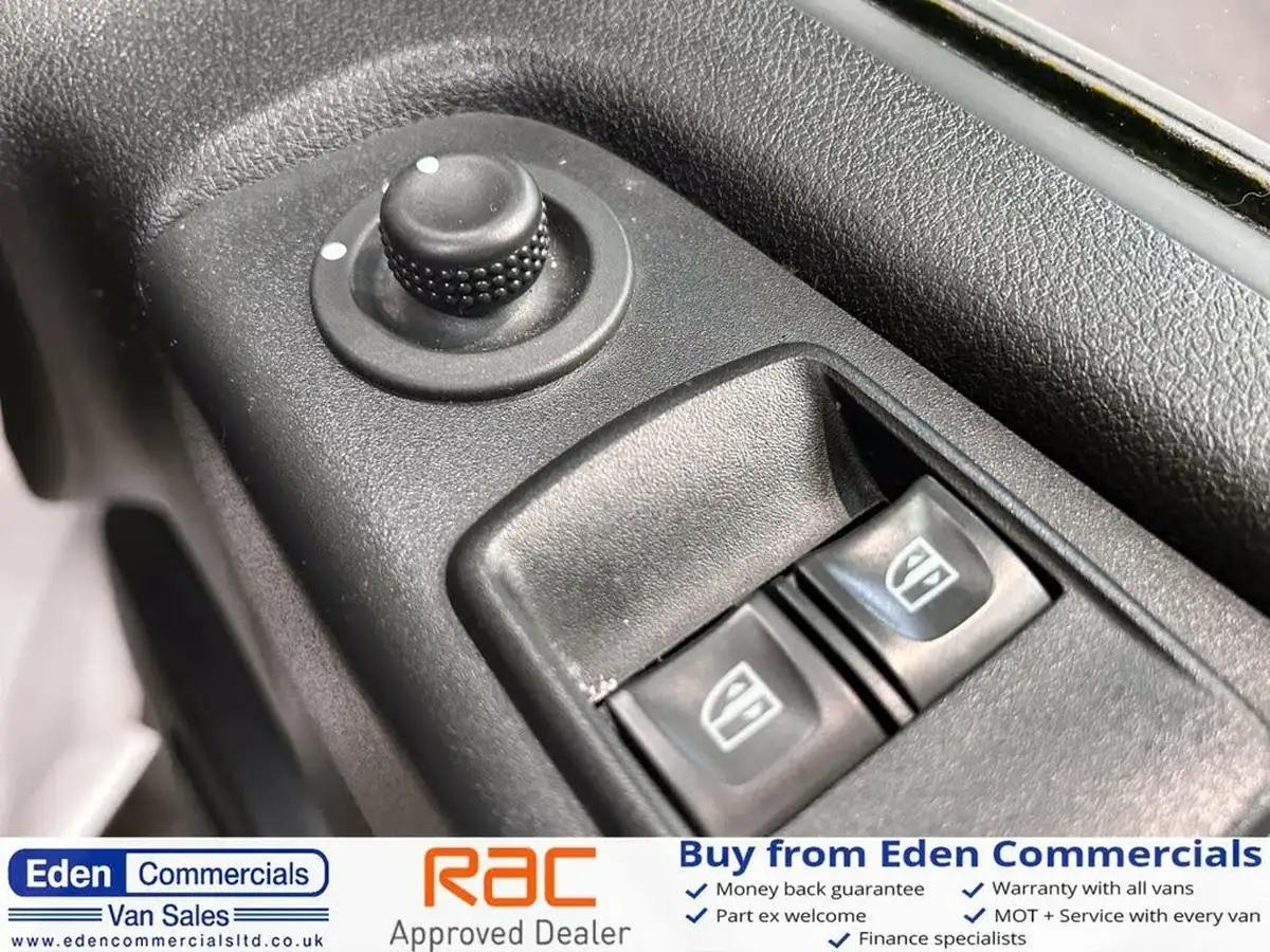 2021-renault-trafic-20dci-ll30-energy-120-business-panel-big-16
