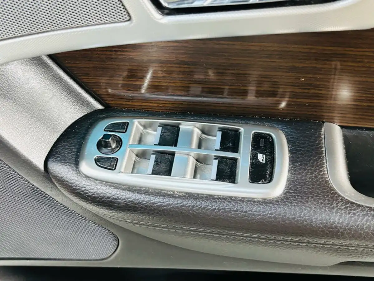2014-jaguar-xf-30td-luxury-saloon-4d-big-13