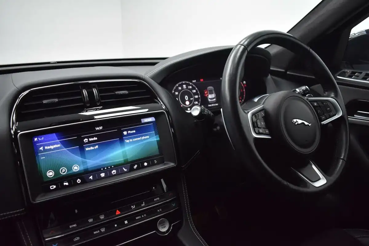 2020-jaguar-f-pace-20-i4d-chequered-flag-240ps-big-8