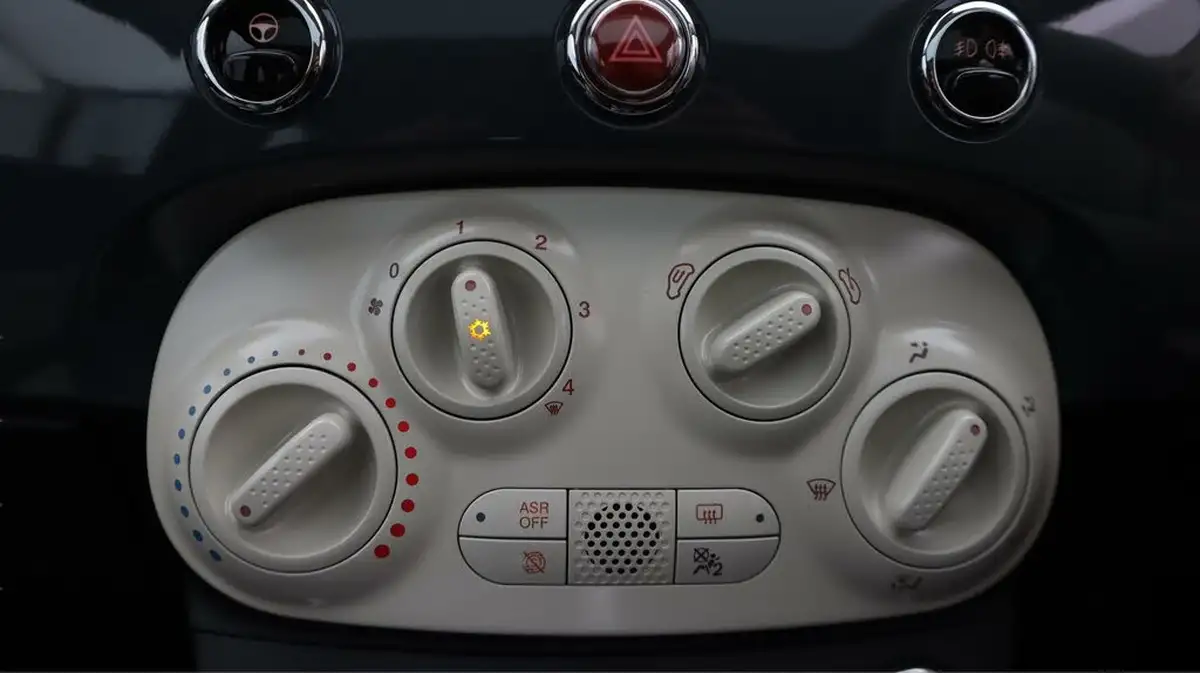2021-fiat-500-10-dolcevita-big-12
