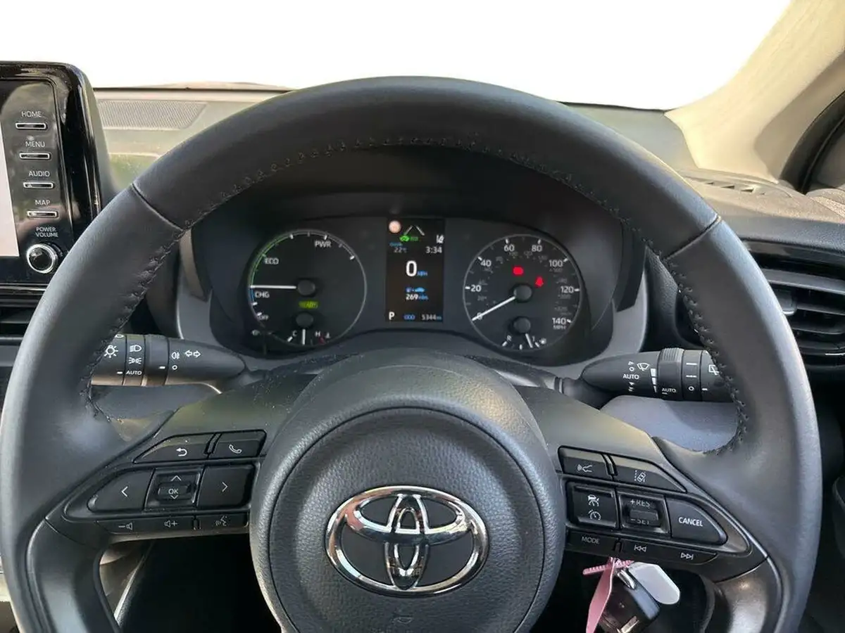 2023-toyota-yaris-15-vvt-i-icon-big-12