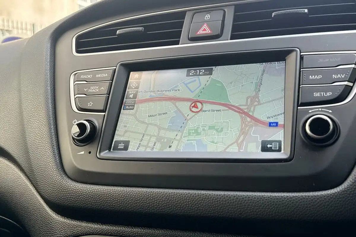 2020-hyundai-i20-10-t-gdi-play-big-23