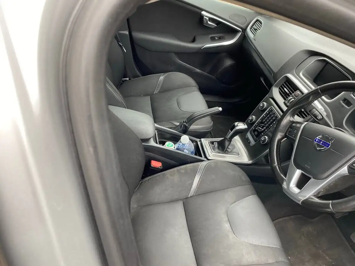 2015-volvo-v40-20td-d2-se-nav-big-4