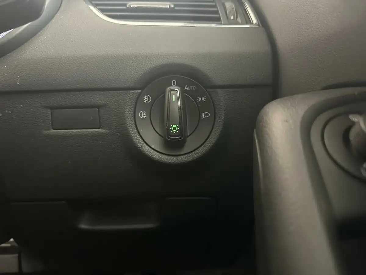 2019-skoda-octavia-16tdi-se-technology-estate-big-32