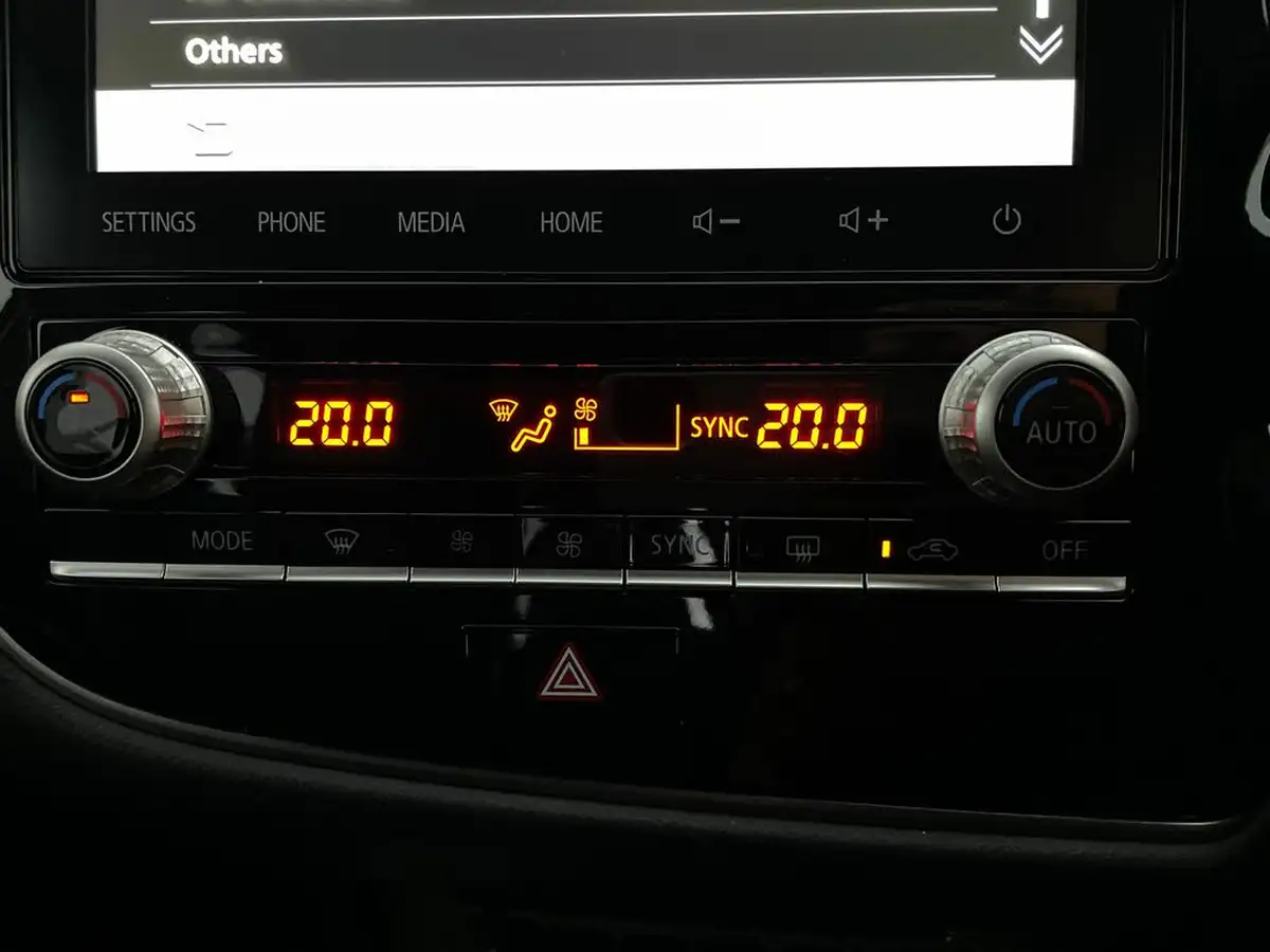 2021-mitsubishi-outlander-24-dynamic-phev-big-26