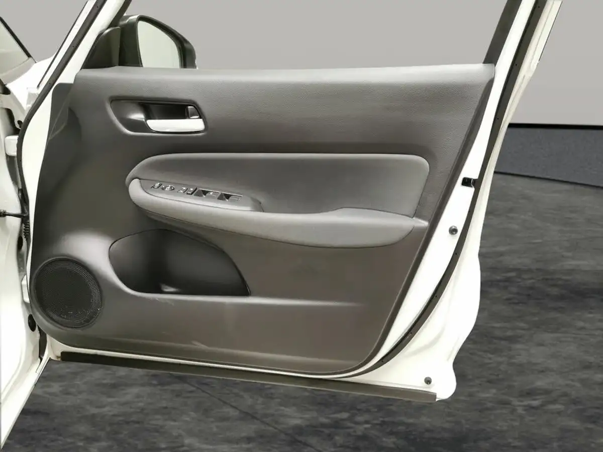 2022-honda-jazz-15-i-mmd-se-109ps-big-33