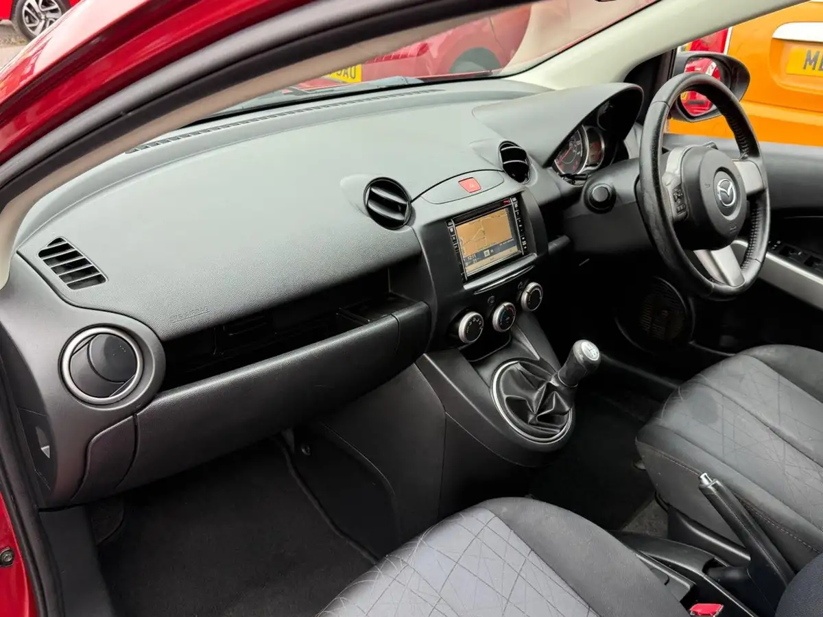 2013-mazda-mazda2-13-venture-big-12