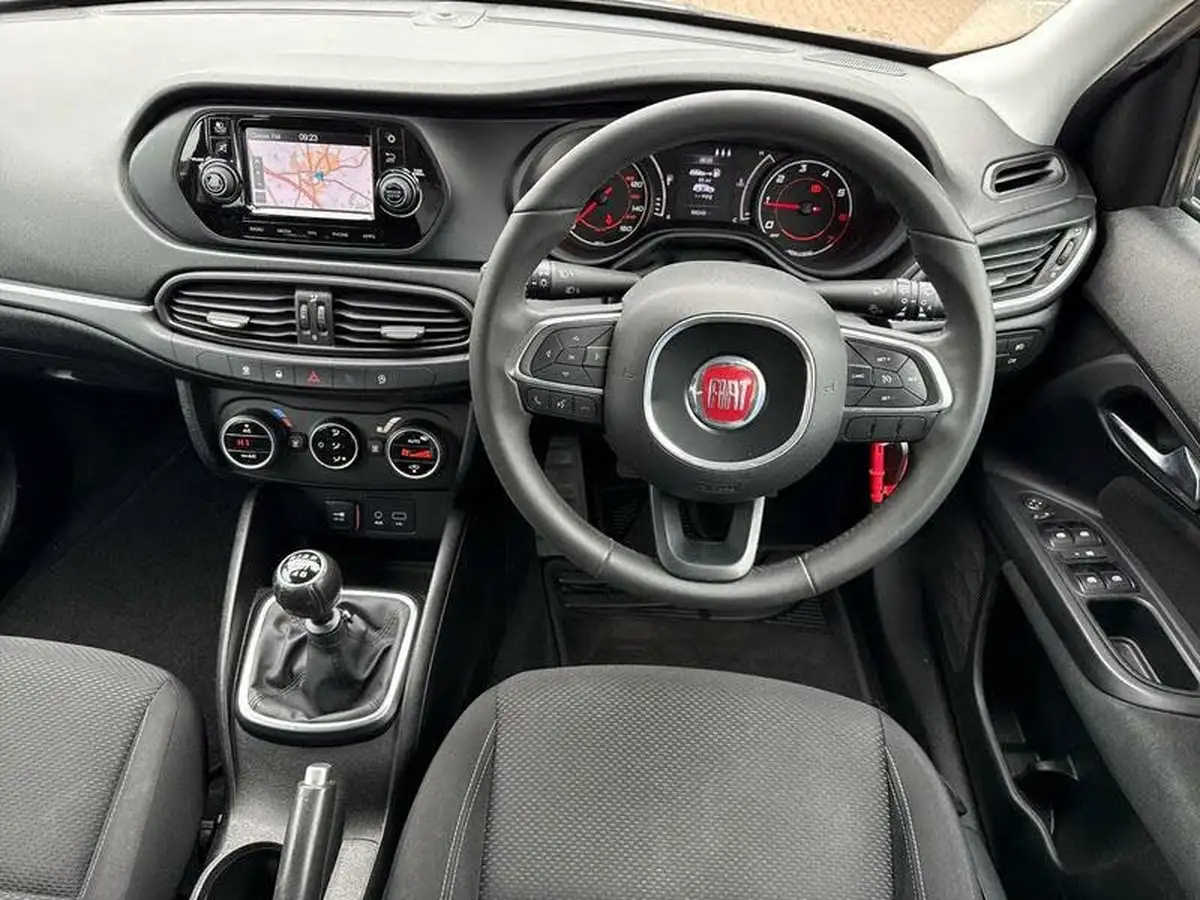 2016-fiat-tipo-14-tjet-lounge-station-wagon-big-11