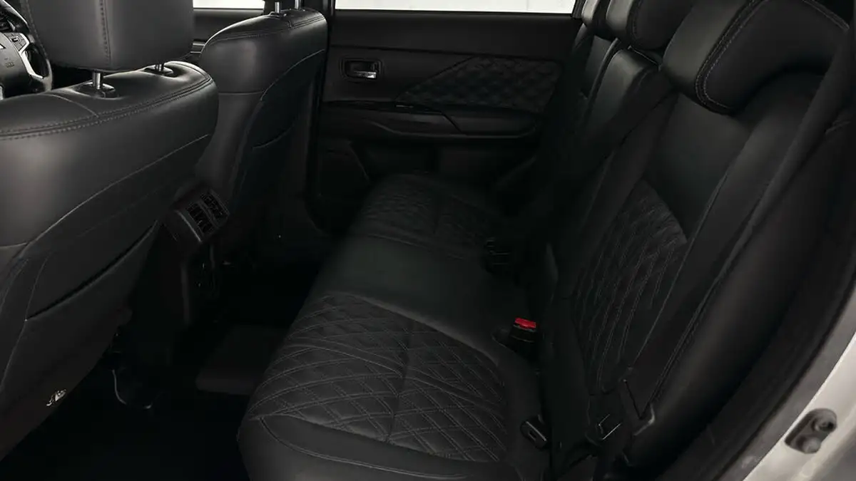 2018-mitsubishi-outlander-24-5h-phev-big-19