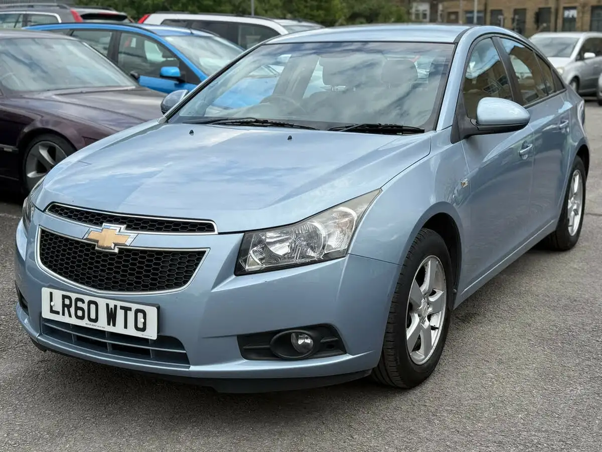 2010-chevrolet-cruze-16-ls-big-2