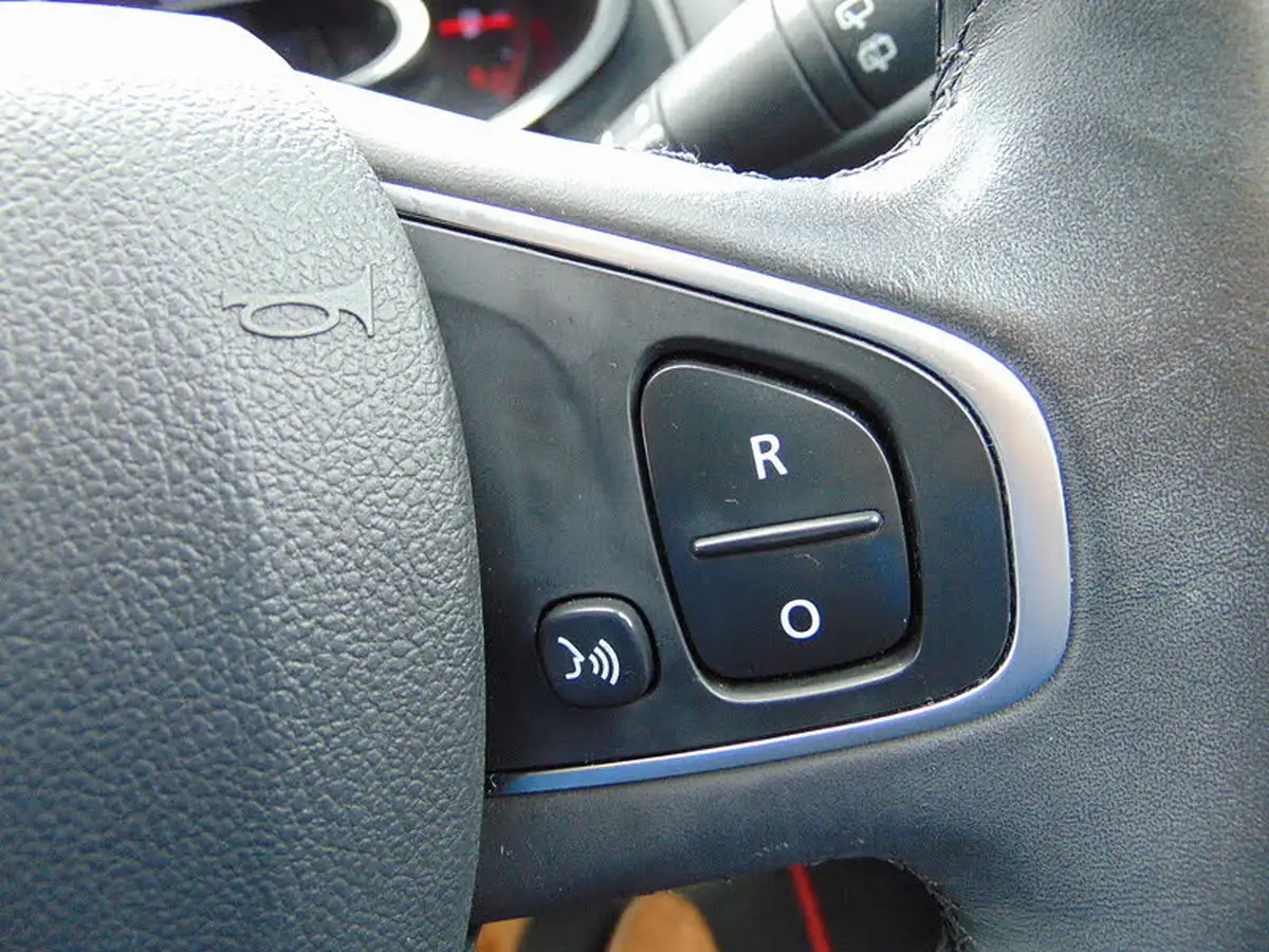 2016-renault-clio-09-tce-dynamique-s-nav-big-29