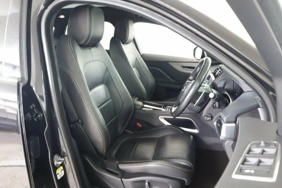 2020-jaguar-f-pace-20-i4d-chequered-flag-240ps-big-11