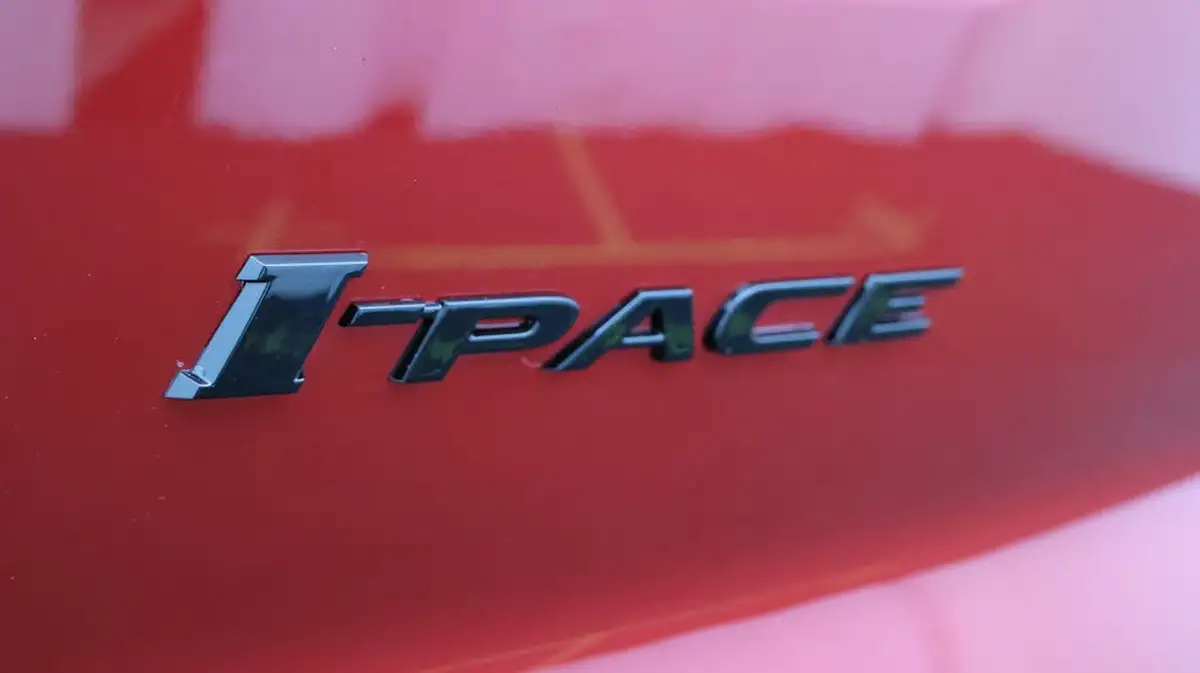 2021-jaguar-i-pace-ev400-hse-big-19