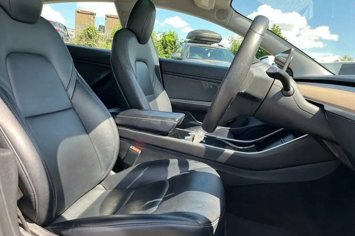 2020-tesla-model-3-e-long-range-big-16