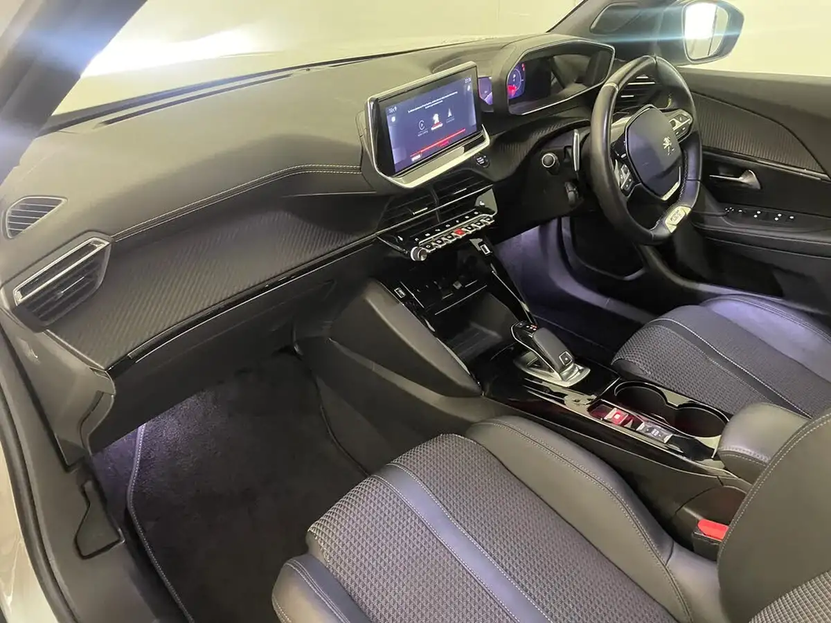 2020-peugeot-2008-suv-12-puretech-gt-line-eat8-big-30
