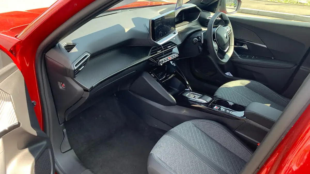 2024-peugeot-2008-suv-12-puretech-allure-130ps-eat8-big-11