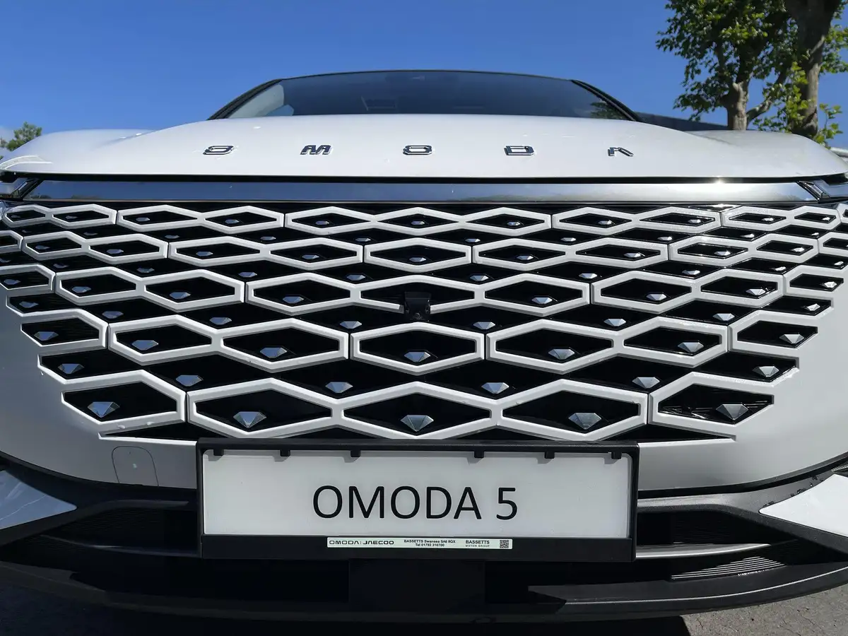 2024-omoda-5-16-t-gdi-noble-big-3