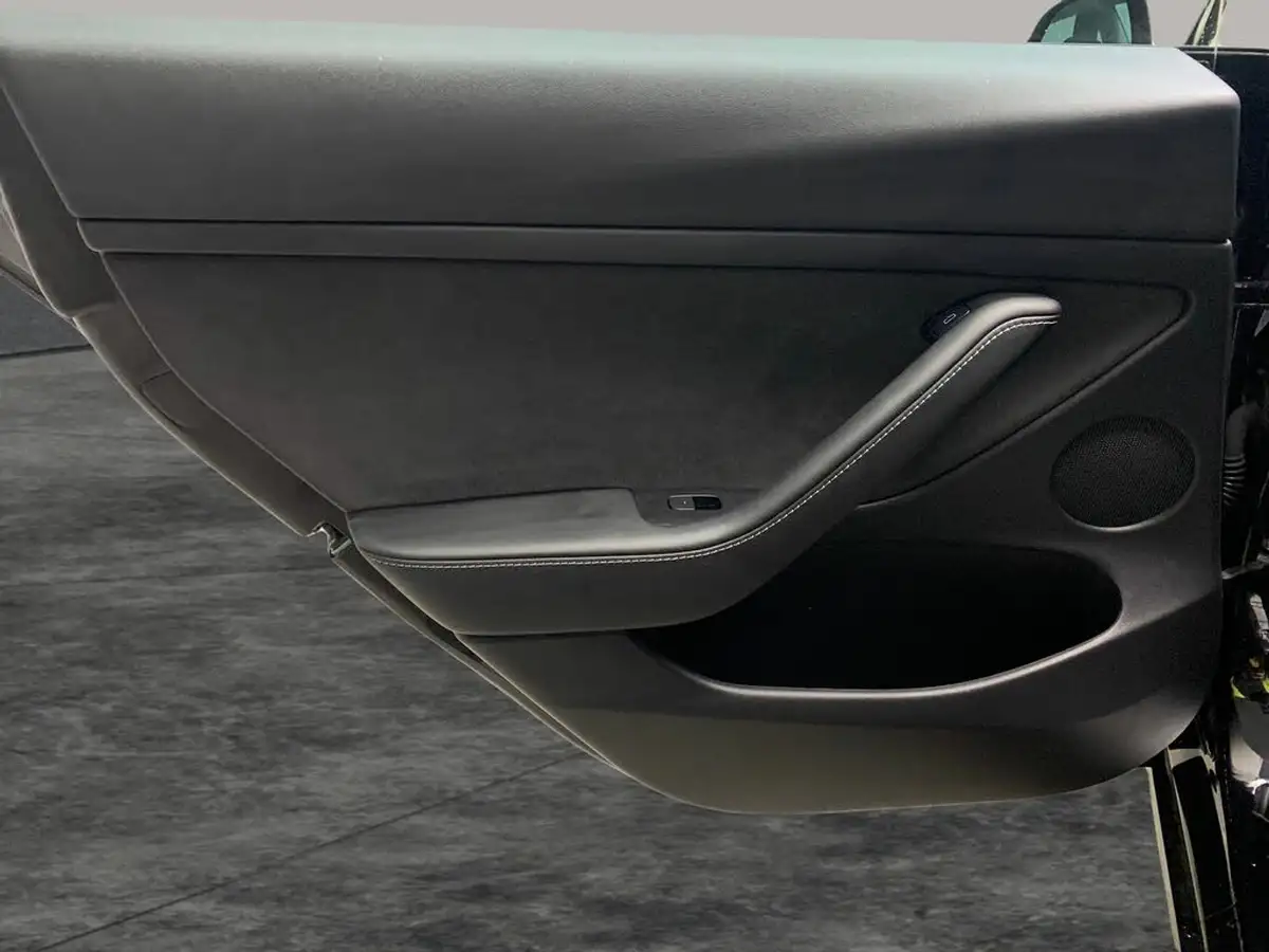 2022-tesla-model-3-e-long-range-big-35
