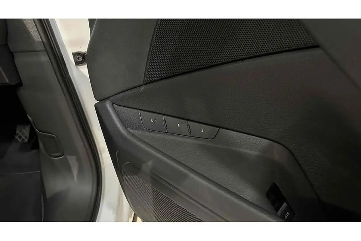 2022-audi-e-tron-50e-black-edition-station-wagon-big-33