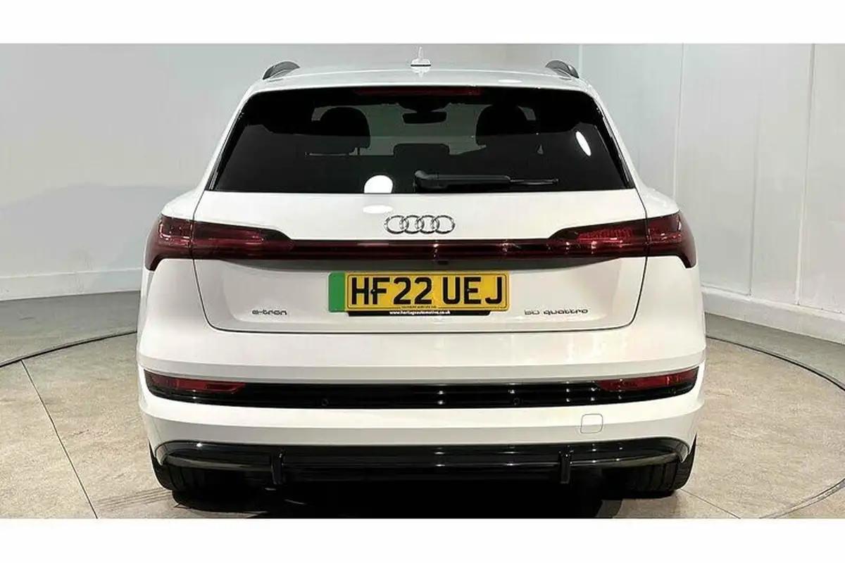 2022-audi-e-tron-50e-black-edition-station-wagon-big-9