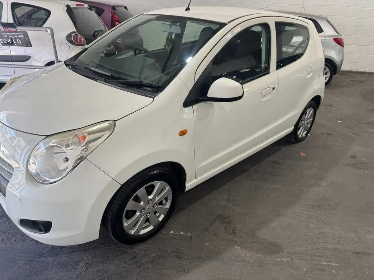 2010-suzuki-alto-10-sz4-big-6