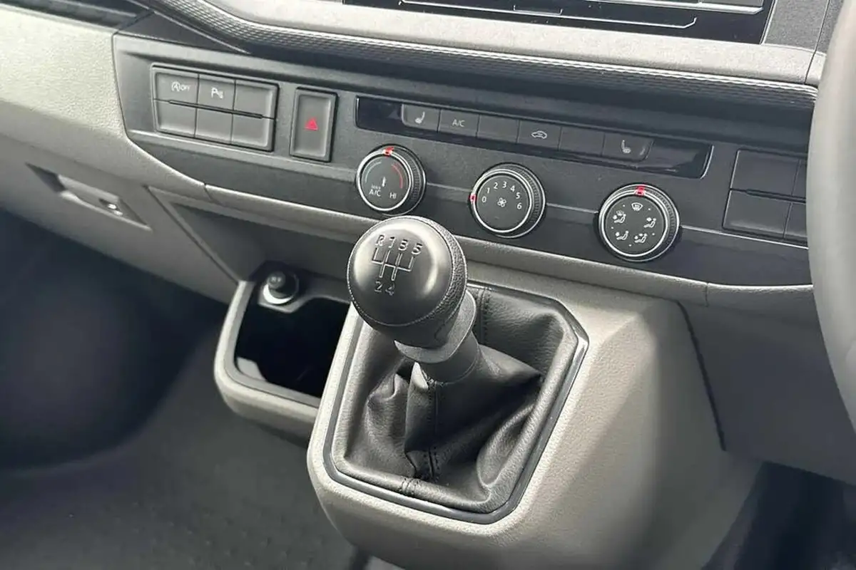 2024-volkswagen-transporter-big-19